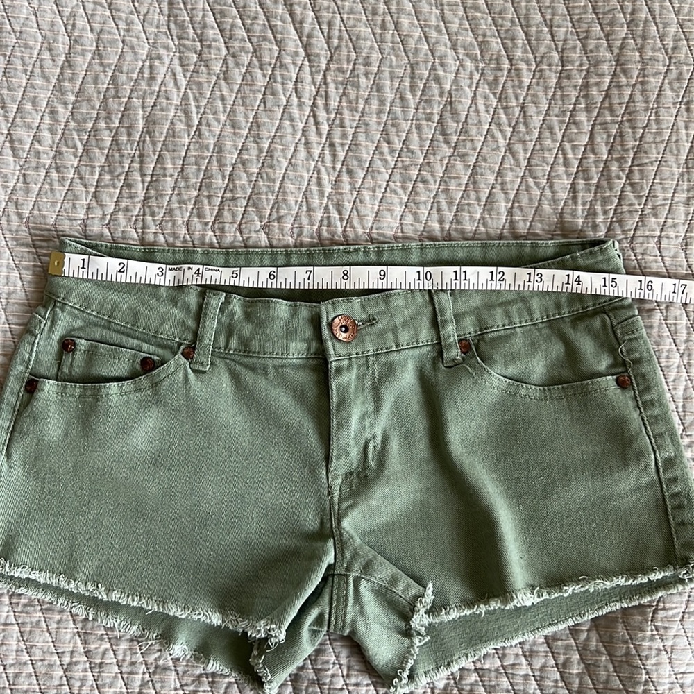 Refuge Low Rise Shorts - Picture 6 of 7